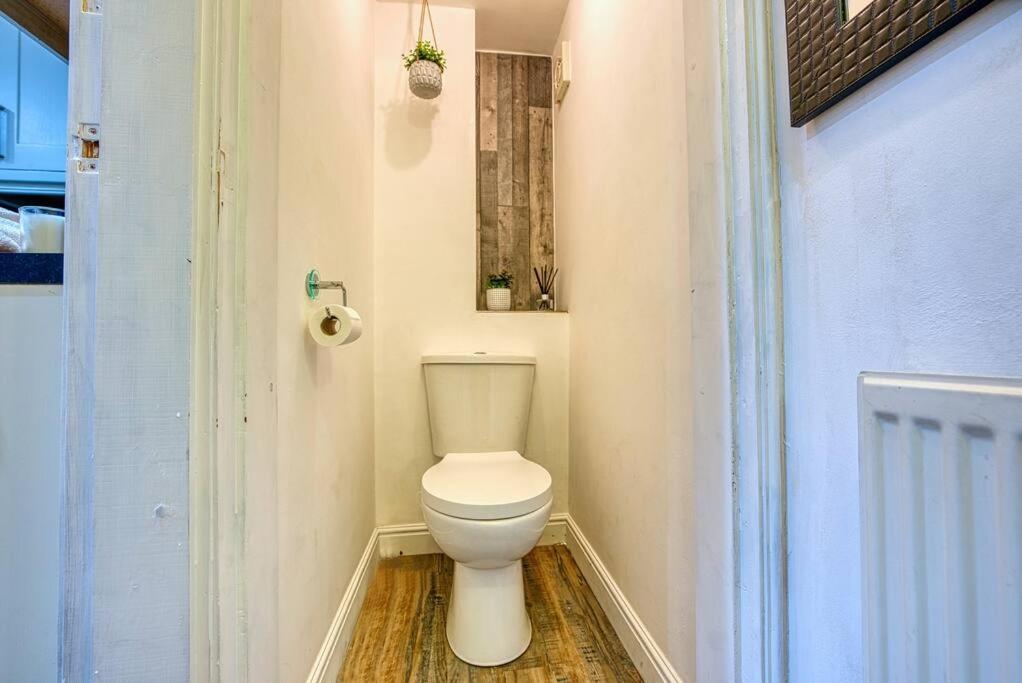 Delightful Two-Bedroom Cottage In The Heart Of Бэйквэлл Экстерьер фото